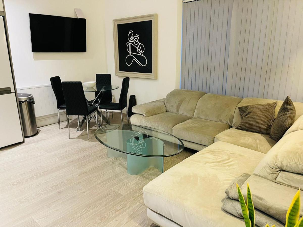 Salt Hill Windsor Legoland Eton Heathrow Luxury 2 Bed 1 Bath Free Parking Apartment Slough Ngoại thất bức ảnh