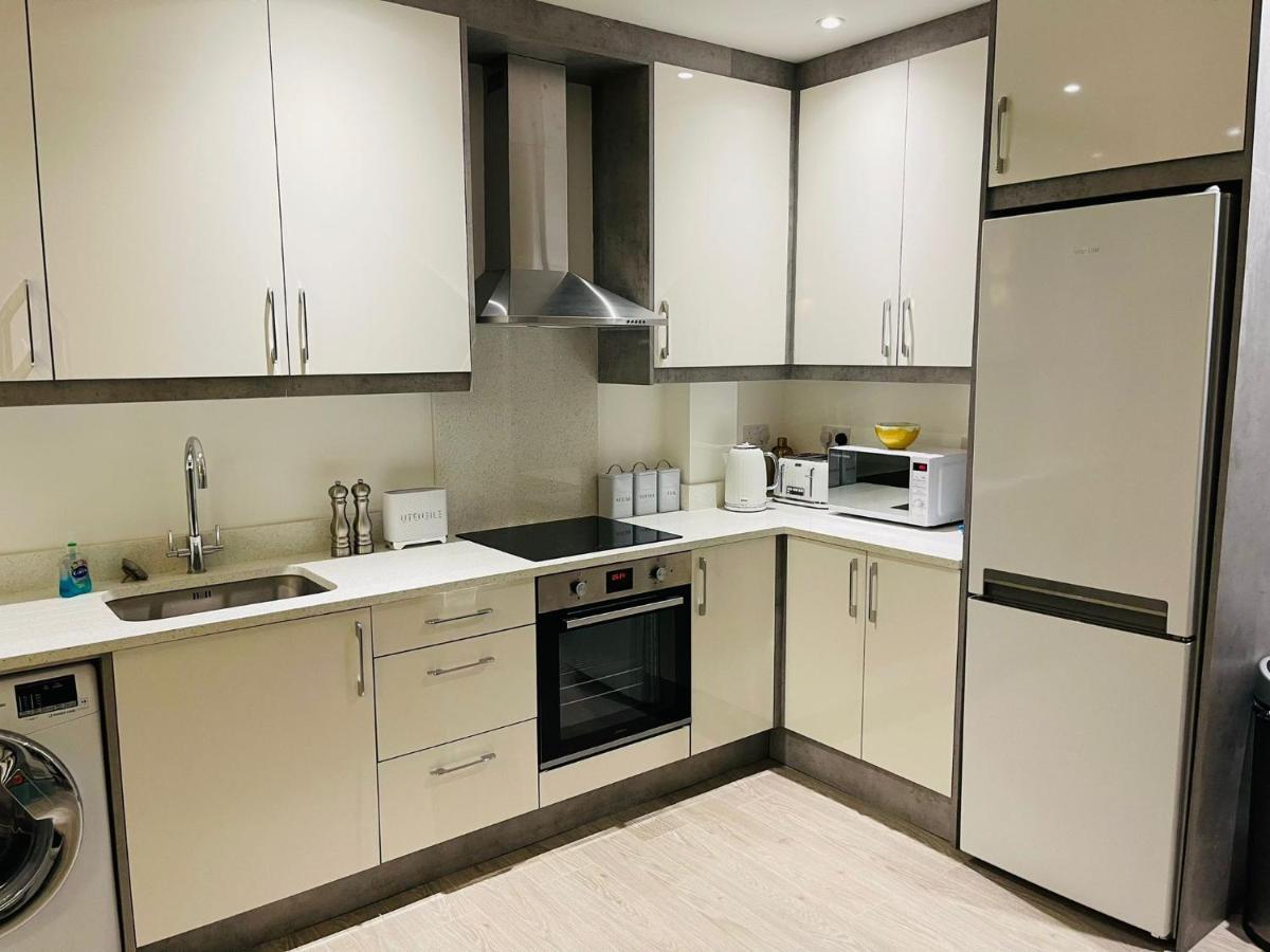 Salt Hill Windsor Legoland Eton Heathrow Luxury 2 Bed 1 Bath Free Parking Apartment Slough Ngoại thất bức ảnh