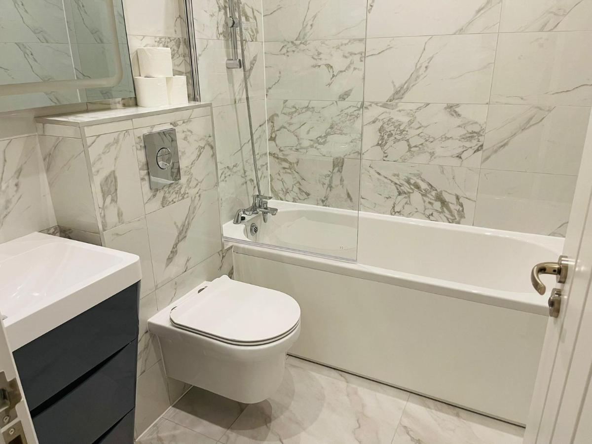 Salt Hill Windsor Legoland Eton Heathrow Luxury 2 Bed 1 Bath Free Parking Apartment Slough Ngoại thất bức ảnh